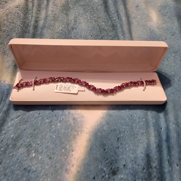 Kohl's Pink and Silver Bracelet - Picture 1 of 3